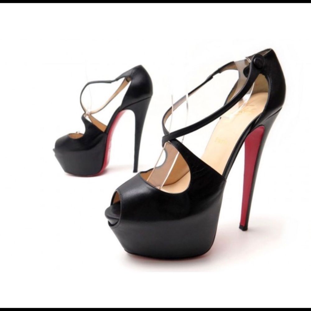 UNIQUE STYLE RED BOTTOM LOUBS !!!!